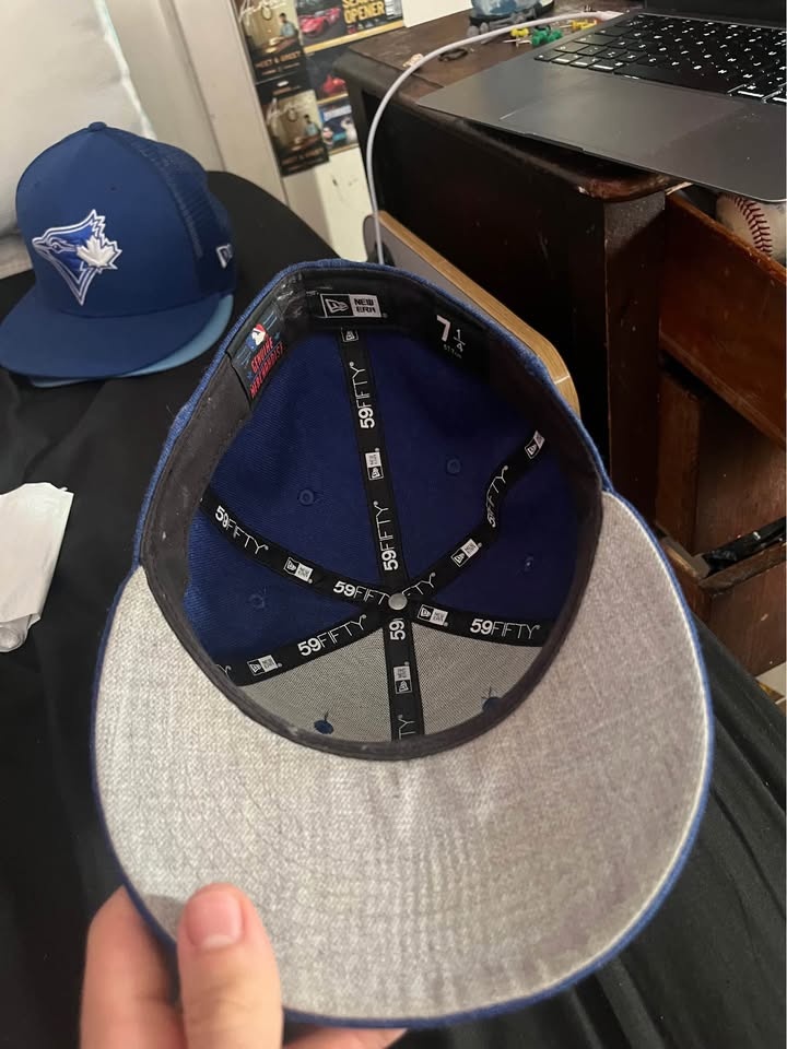 Toronto Blue Jays New Era 59FIFTY Hat - Size 7 1/4 - photo 2