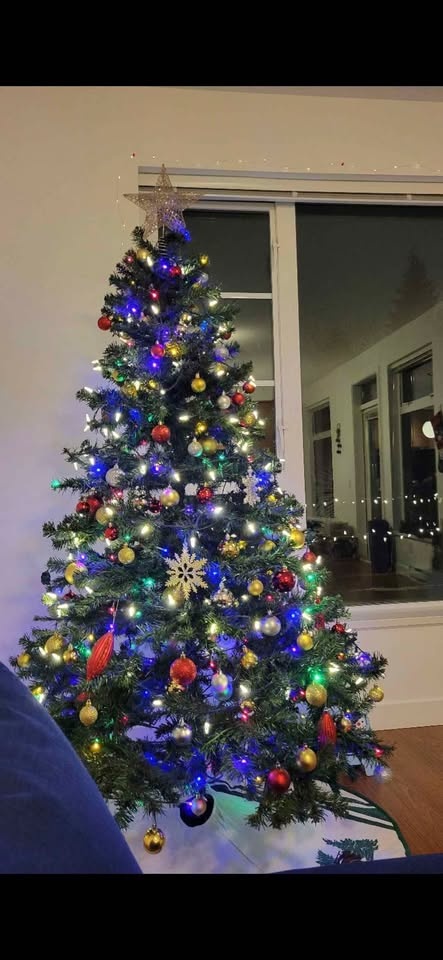 NOMA 6.5ft Pre-Lit Colour-Changing Christmas Tree - photo 2