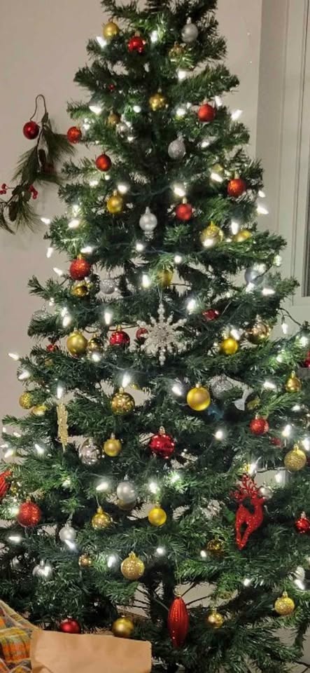 NOMA 6.5ft Pre-Lit Colour-Changing Christmas Tree - photo 3