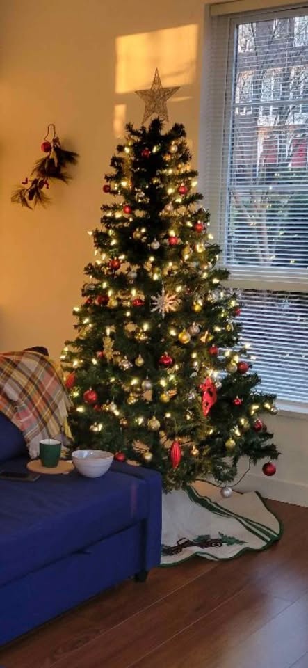 NOMA 6.5ft Pre-Lit Colour-Changing Christmas Tree - photo 4