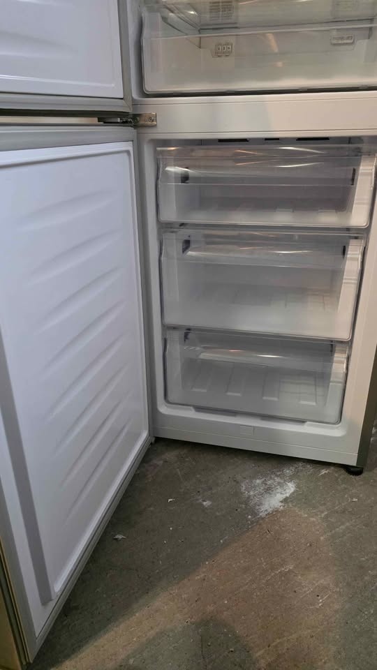 24” Electrolux Bottom Freezer Fridge – Stainless Steel - photo 3