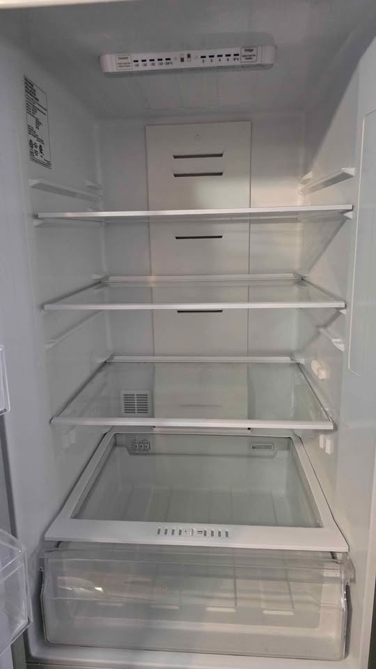 24” Electrolux Bottom Freezer Fridge – Stainless Steel - photo 4