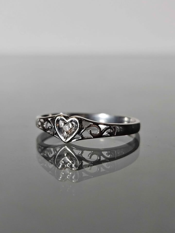 Vintage 10k White Gold Heart Ring with Natural Diamond - photo 2