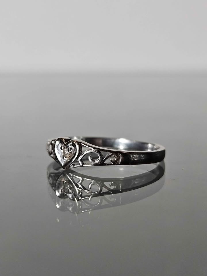 Vintage 10k White Gold Heart Ring with Natural Diamond - photo 3