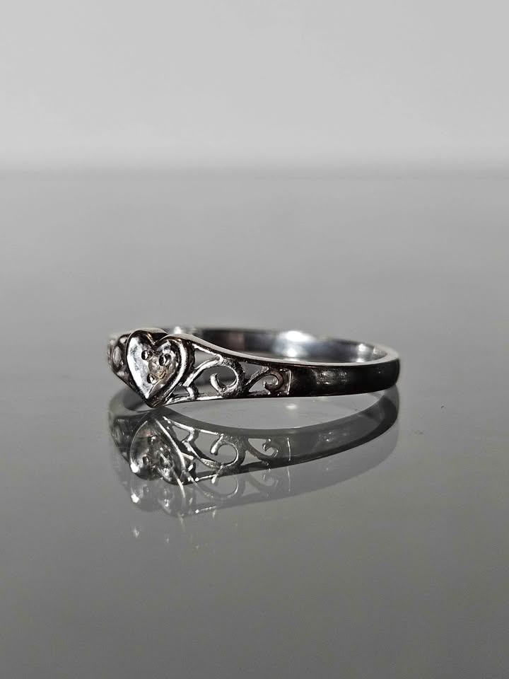 Vintage 10k White Gold Heart Ring with Natural Diamond - photo 4