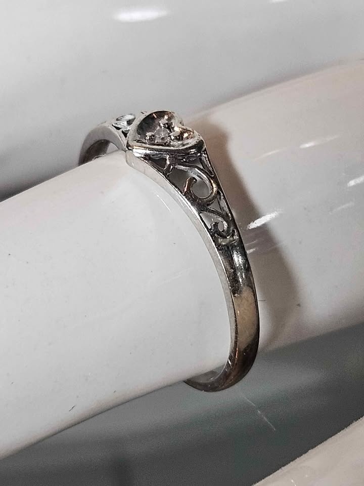 Vintage 10k White Gold Heart Ring with Natural Diamond - photo 5