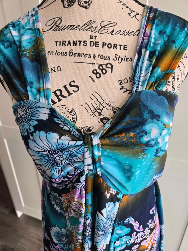 Beautiful floral dress - photo 3