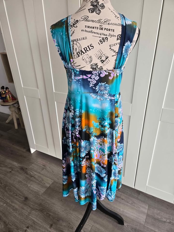 Beautiful floral dress - photo 4