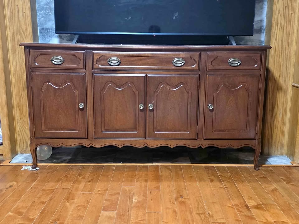 Wood Sideboard Buffet Cabinet with 3 Drawers and 4 Doors