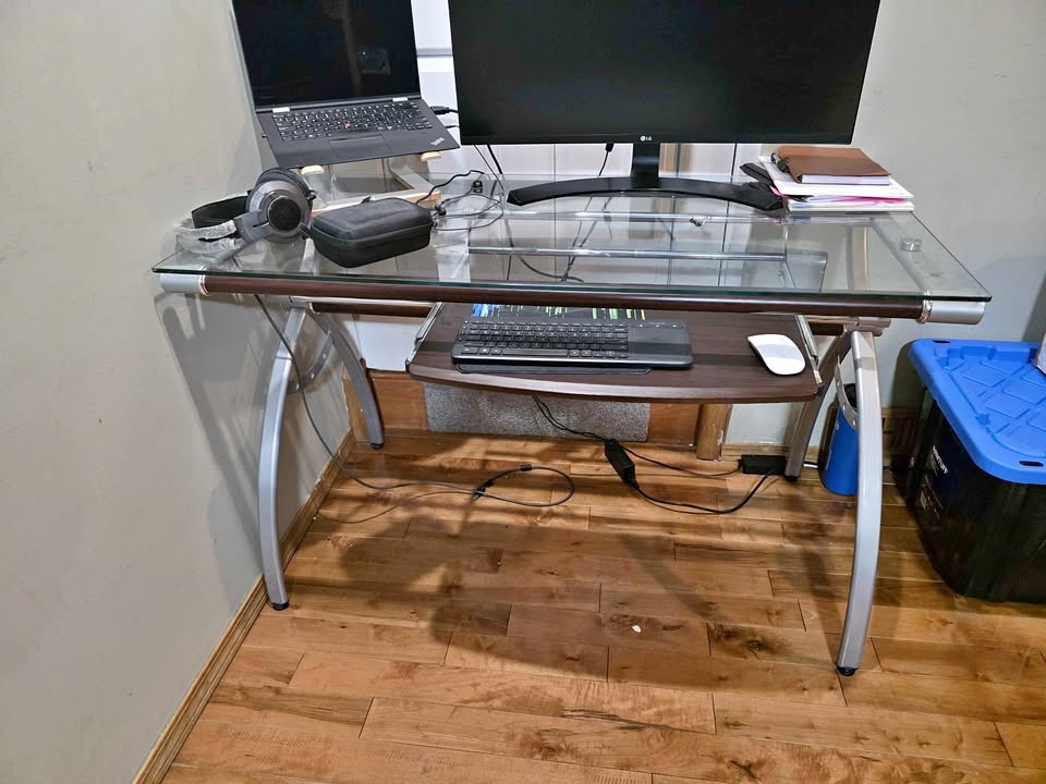 Glass Top Computer Desk w Keyboard Tray