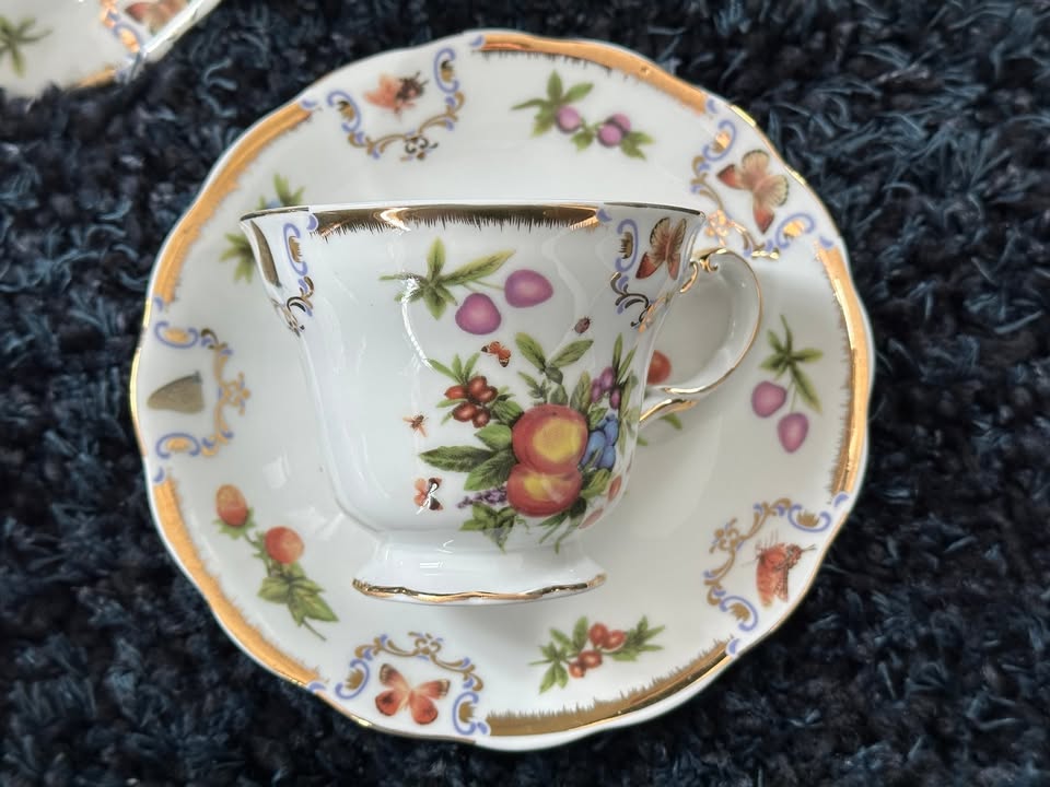 Cup and saucer set (3 saucers and 2 cups) - photo 2