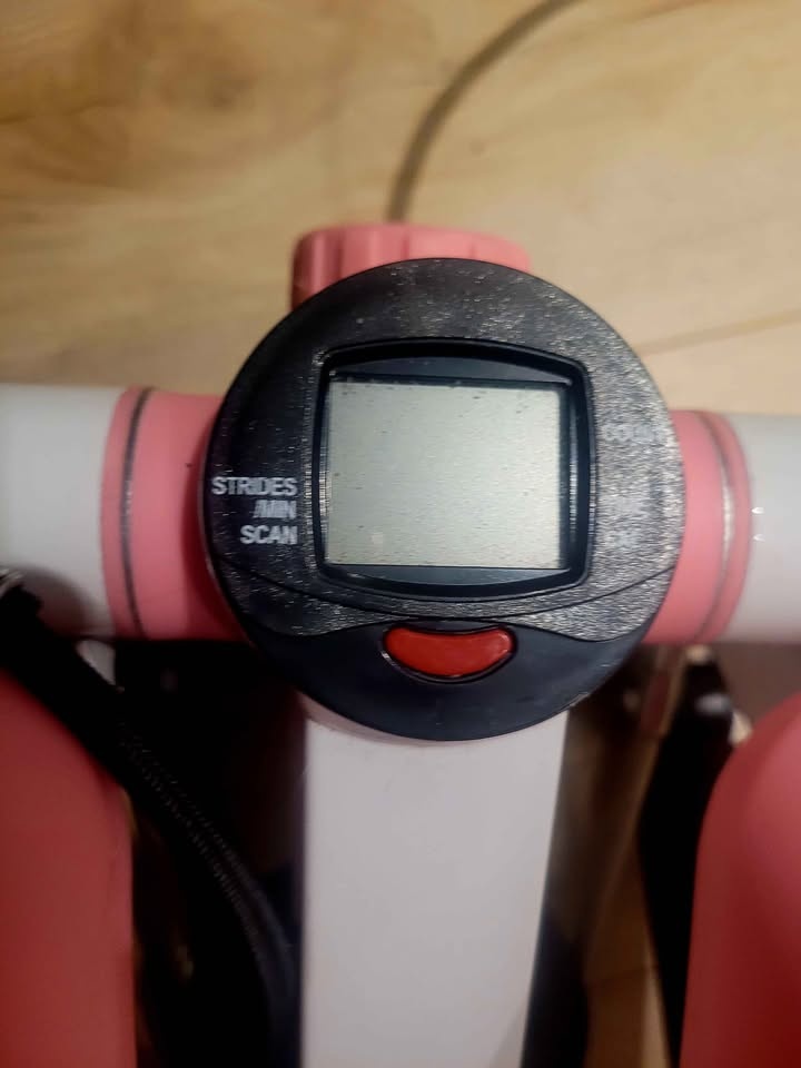 Pink stepper with built-in counter - photo 2