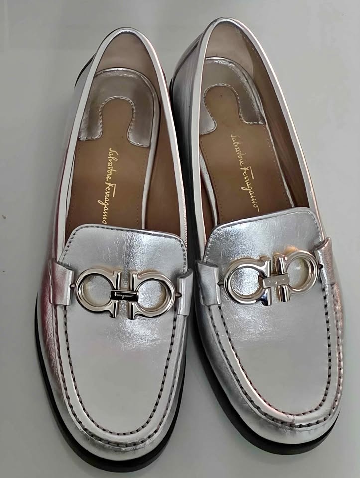 Ferragamo - Size 6