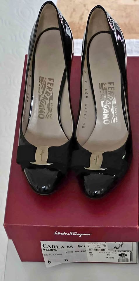 Ferragamo - Size 6