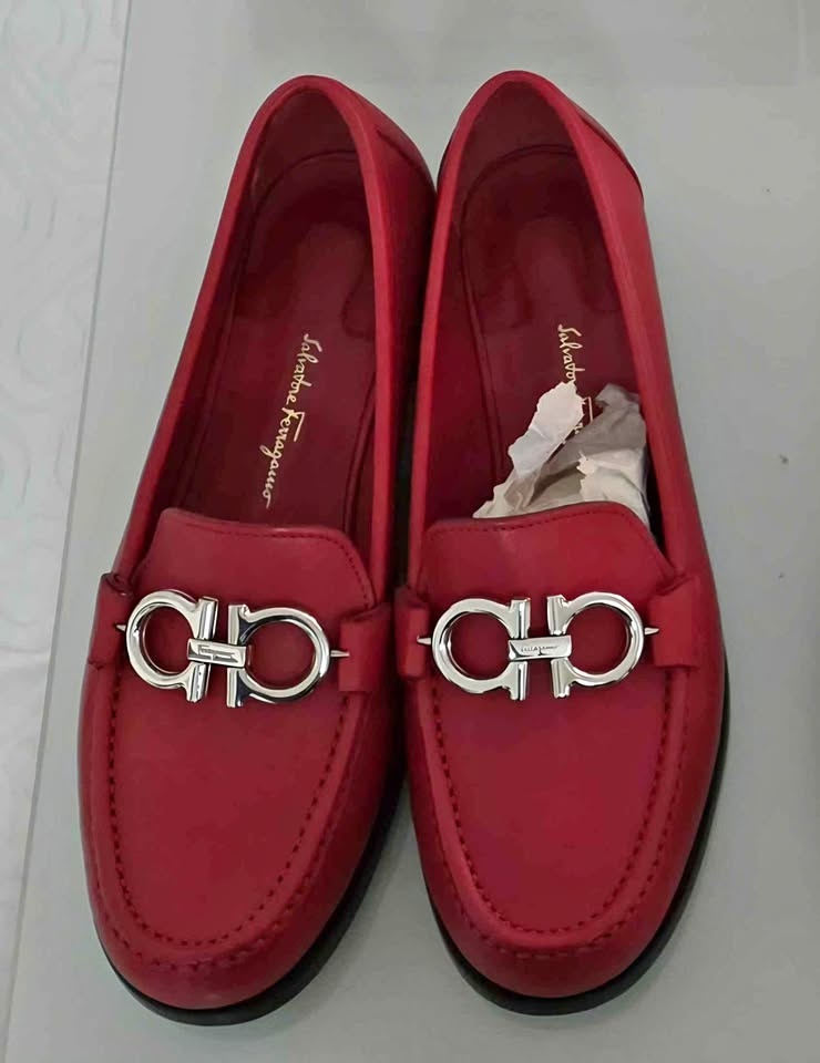 Ferragamo - Size 6