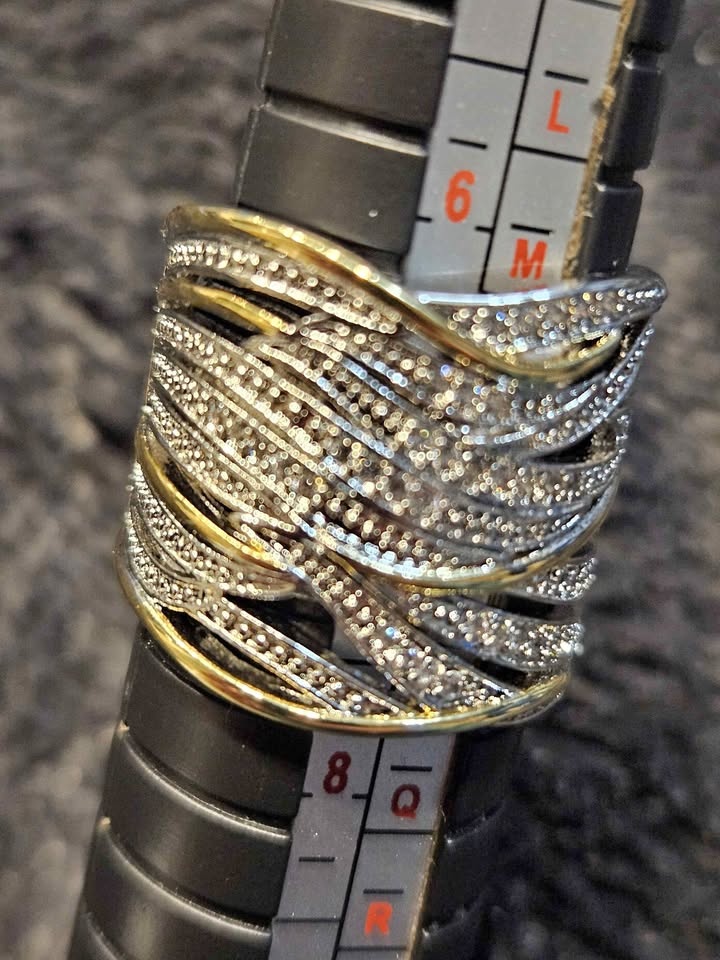 Sterling Silver Ring Size 7 Clear Stones $80