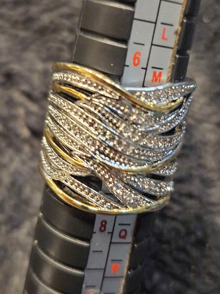 Sterling Silver Ring Size 7 Clear Stones $80 - photo 2