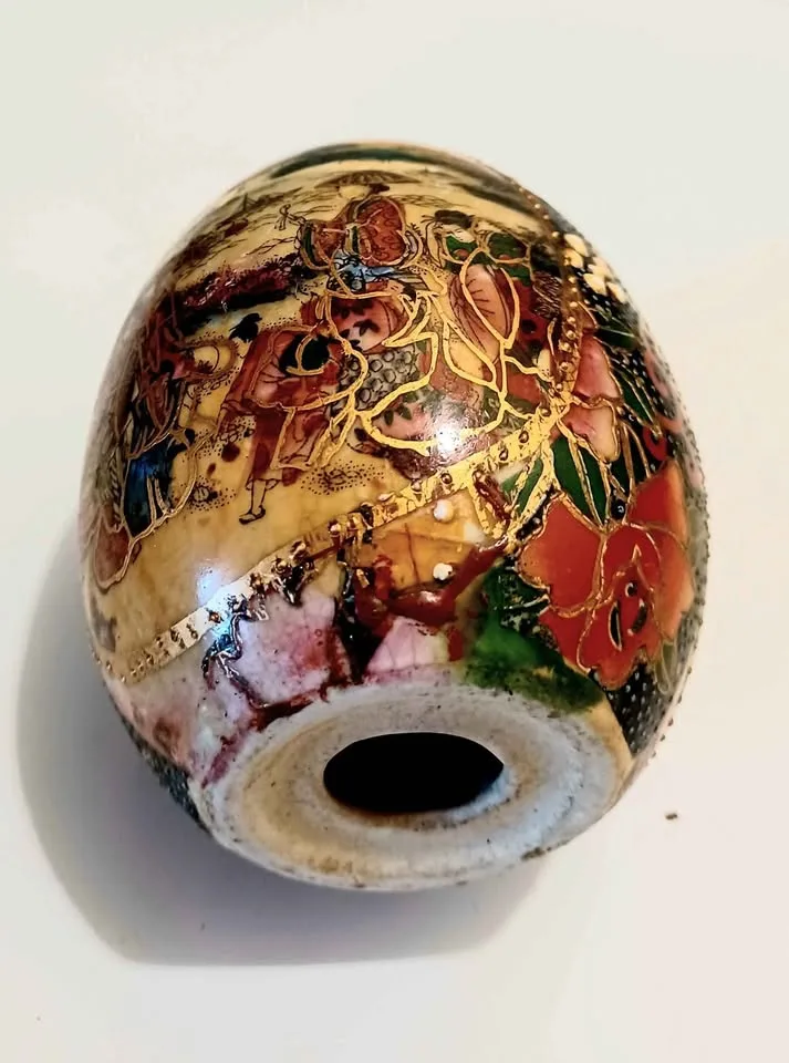 Vtg Hand Painted Porcelain Royal Satsuma Moriage Egg image indicator(6)