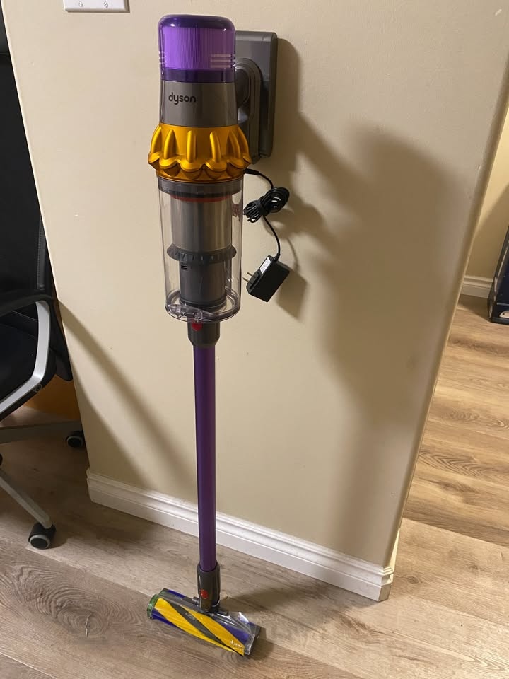 BRAND NEW Dyson V15 Detect Cordless Vacuum + Detect Head