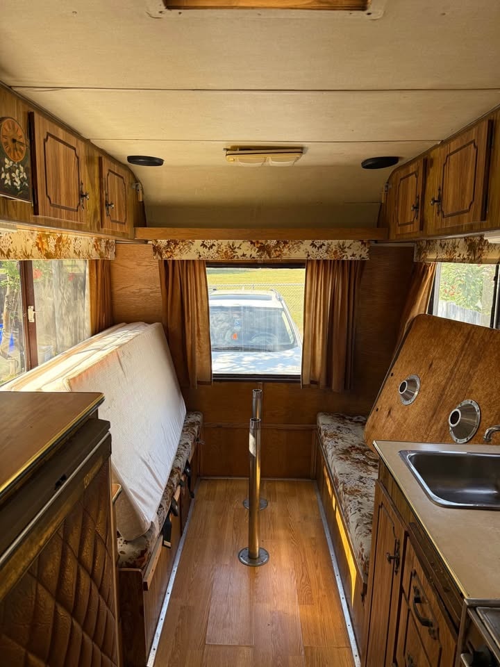 1982 Ford Econoline E-350 Cutaway - photo 5