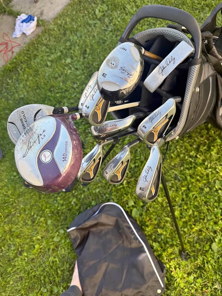 John Daly Clubs with Breast Cancer Driver