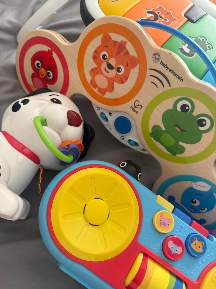 Musical Toy Lot: Baby Einstein, Vtech, Cocomelon - photo 2