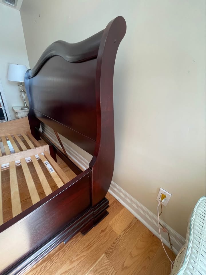 King size bed frame - photo 4