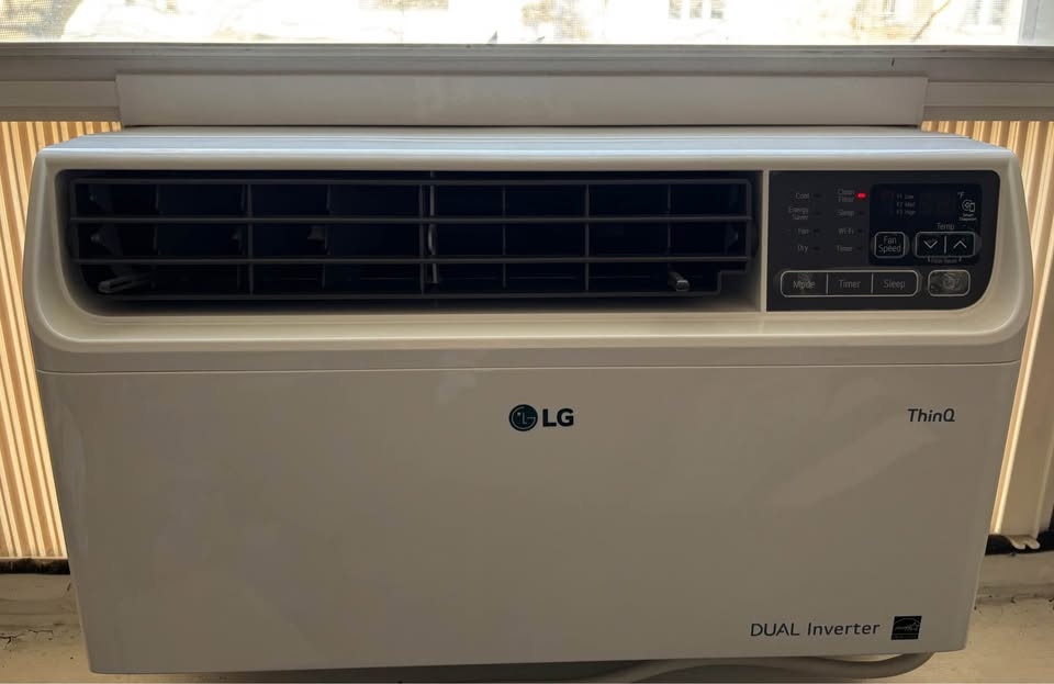 LG Air Conditioner - Smart Wi-Fi Enabled - Barely used - photo 2