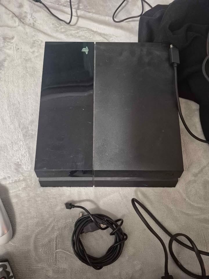 PS4 Console with Controller - photo 2