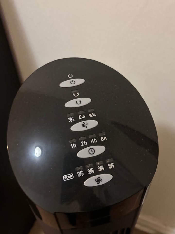 Sleek black tower fan - photo 2