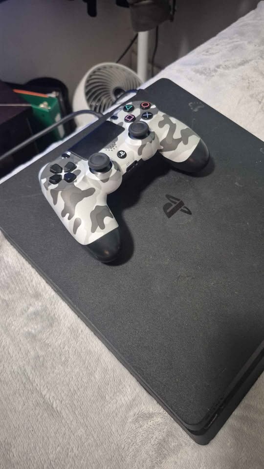 Sony PlayStation 4 console - photo 5