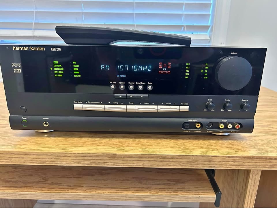 Harman Kardon AVR 210 Receiver with Remote
