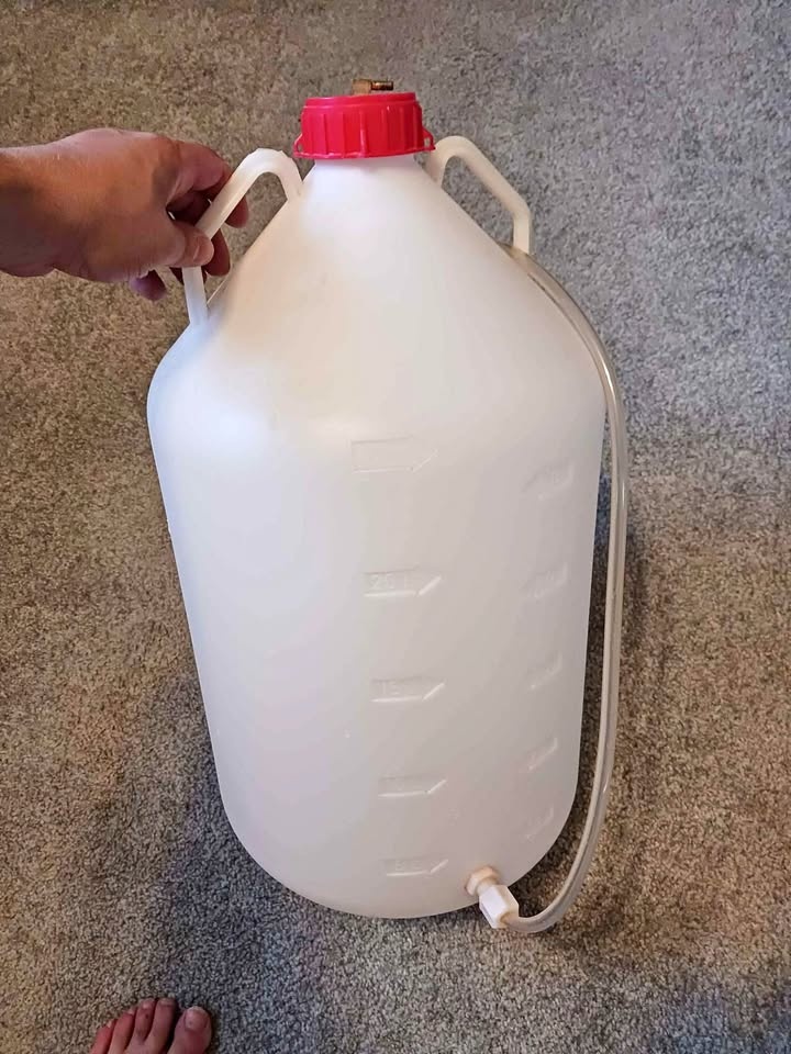 Transfer jug for wine or beer making