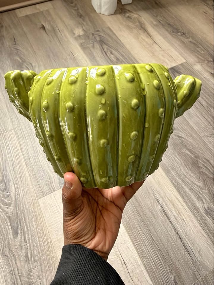 Streamline Ceramic Green Planter