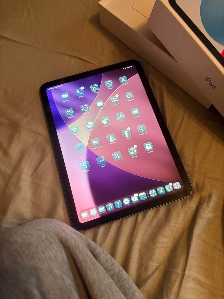 iPad 10th Gen - photo 2