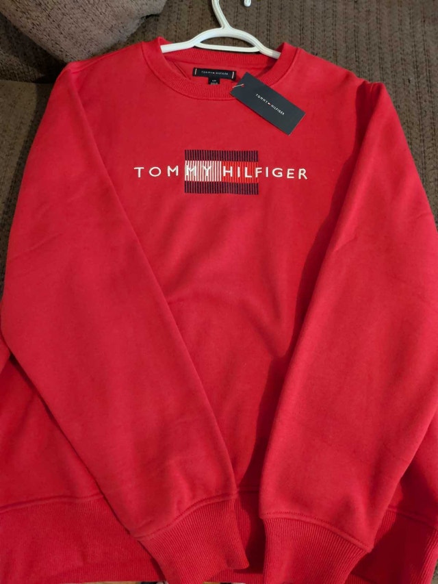 Tommy Hilfiger NWT Sweater - Red, Size Large
