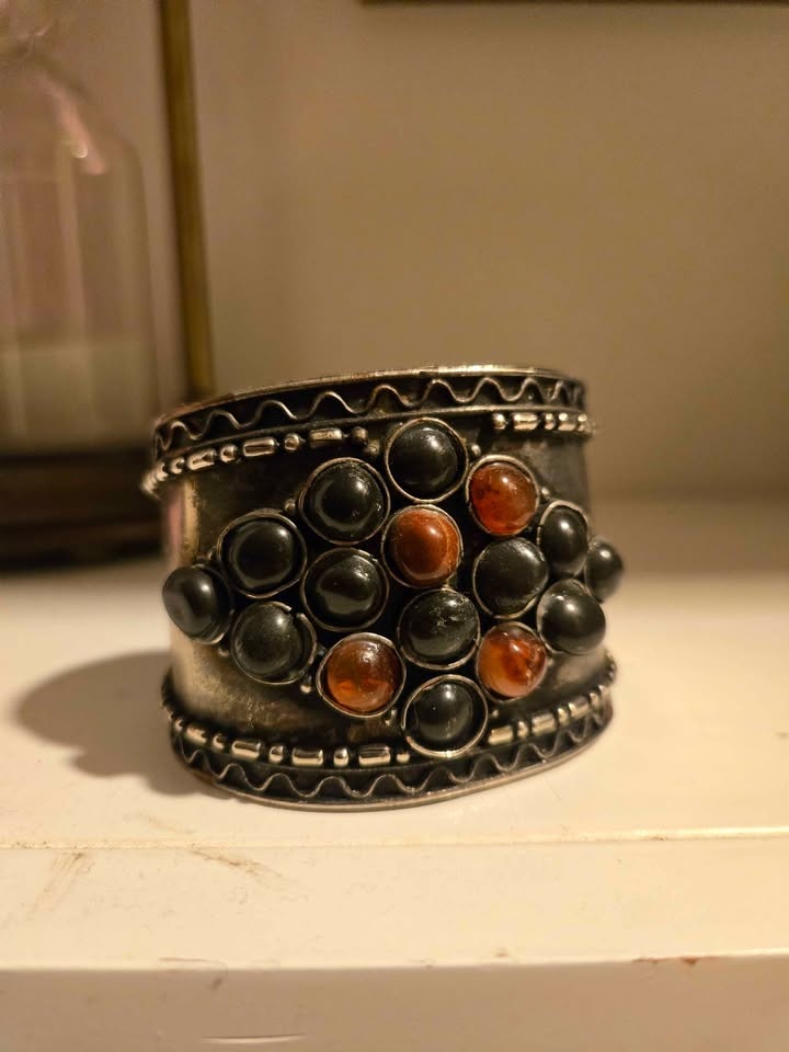 Beautiful metal stone bracelet - photo 2