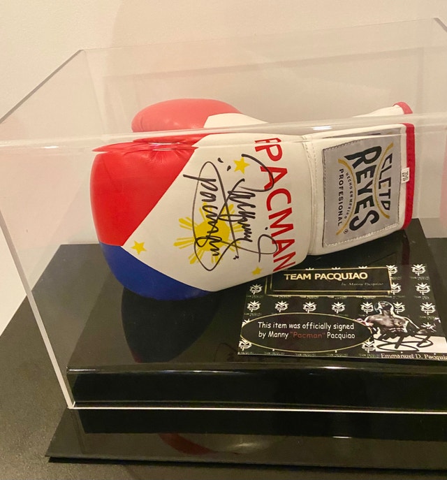 Manny Pacquiao Autographed Boxing Glove (COA) - photo 2