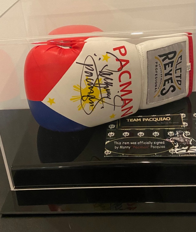 Manny Pacquiao Autographed Boxing Glove (COA) - photo 5