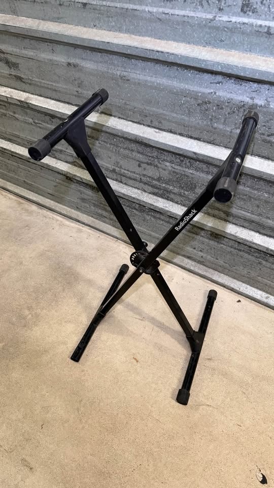 RadioShack Adjustable X-Style Instrument Stand - photo 2
