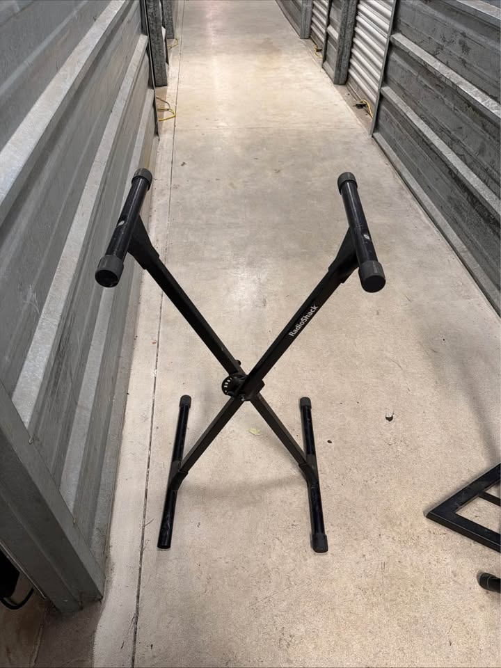RadioShack Adjustable X-Style Instrument Stand - photo 3