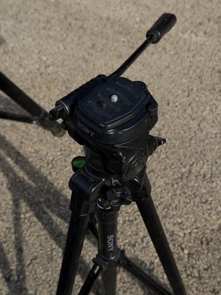 2 Tripods Set – Sony + Unbranded Camera Stands w/ Pan Handle - photo 3