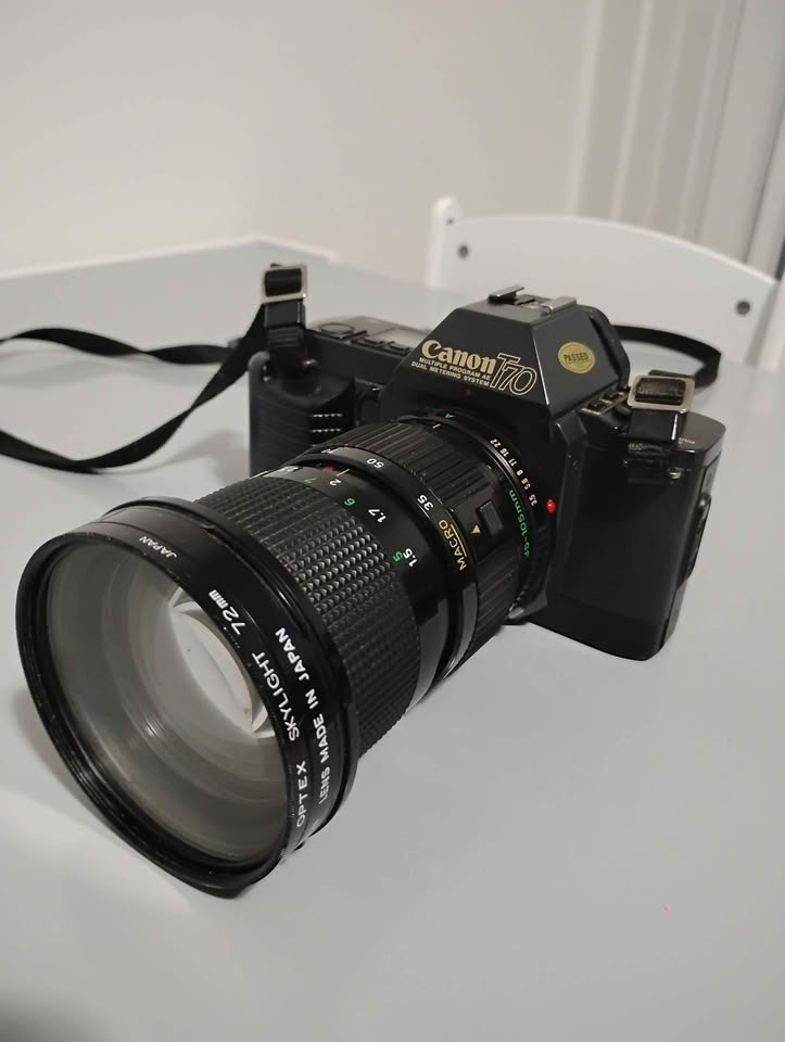 Vintage Canon T70 with Zoom Lens & Accessories - photo 2