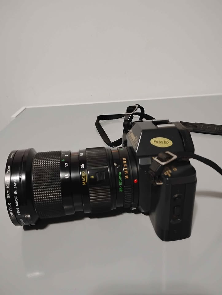 Vintage Canon T70 with Zoom Lens & Accessories - photo 3