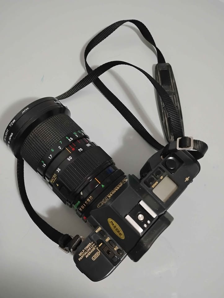 Vintage Canon T70 with Zoom Lens & Accessories - photo 4