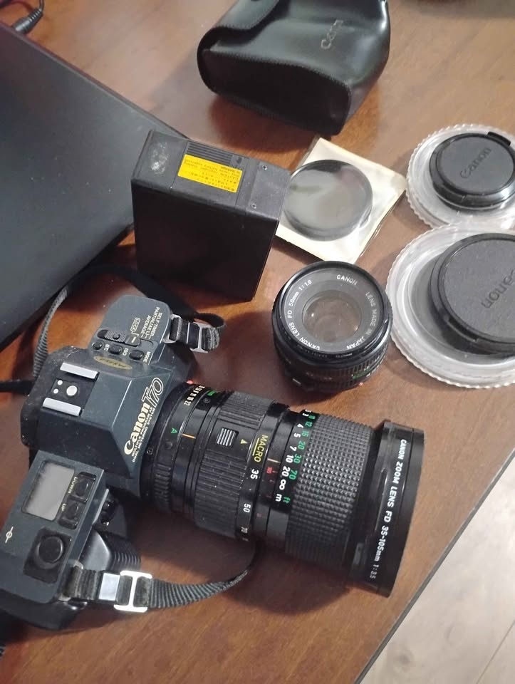 Vintage Canon T70 with Zoom Lens & Accessories - photo 5