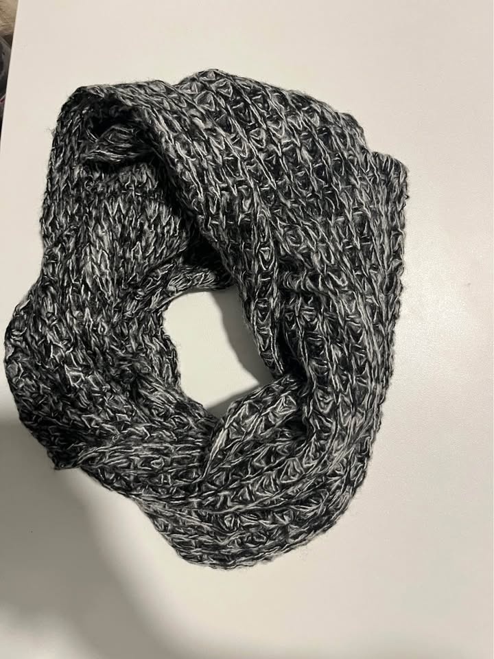 Knitted scarf wraps - photo 3