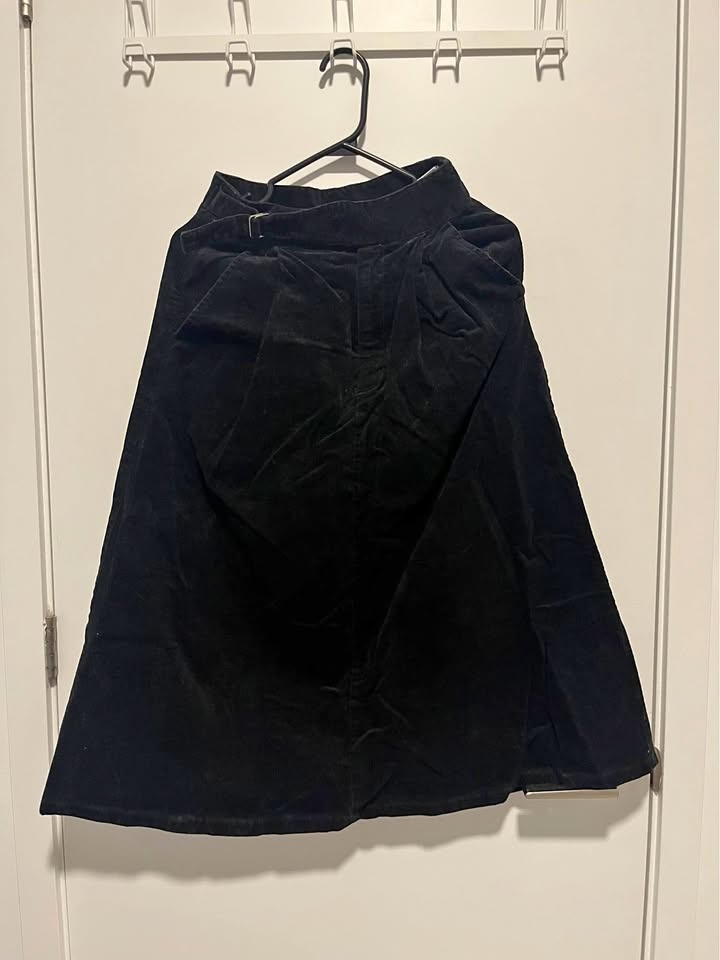 Women skirt size S/ 25”