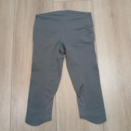 Lululemon Cropped Leggings - Grey w/ Black Side Panels - Size 4