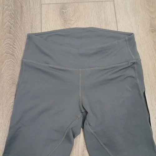 Lululemon Cropped Leggings - Grey w/ Black Side Panels - Size 4 - photo 4